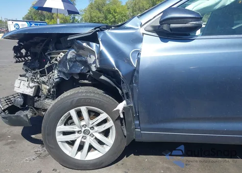 2016 Toyota Highlander Le V6 z USA, uszkodzony, nr VIN 5TDBKRFH4GS273633